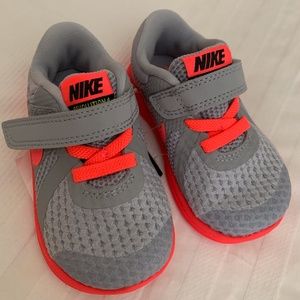 Nike toddler baby sneakers size 4